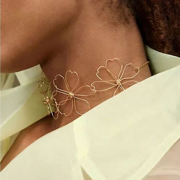 Elegant Gold Floral Necklace A1335 - Picture 1 of 4